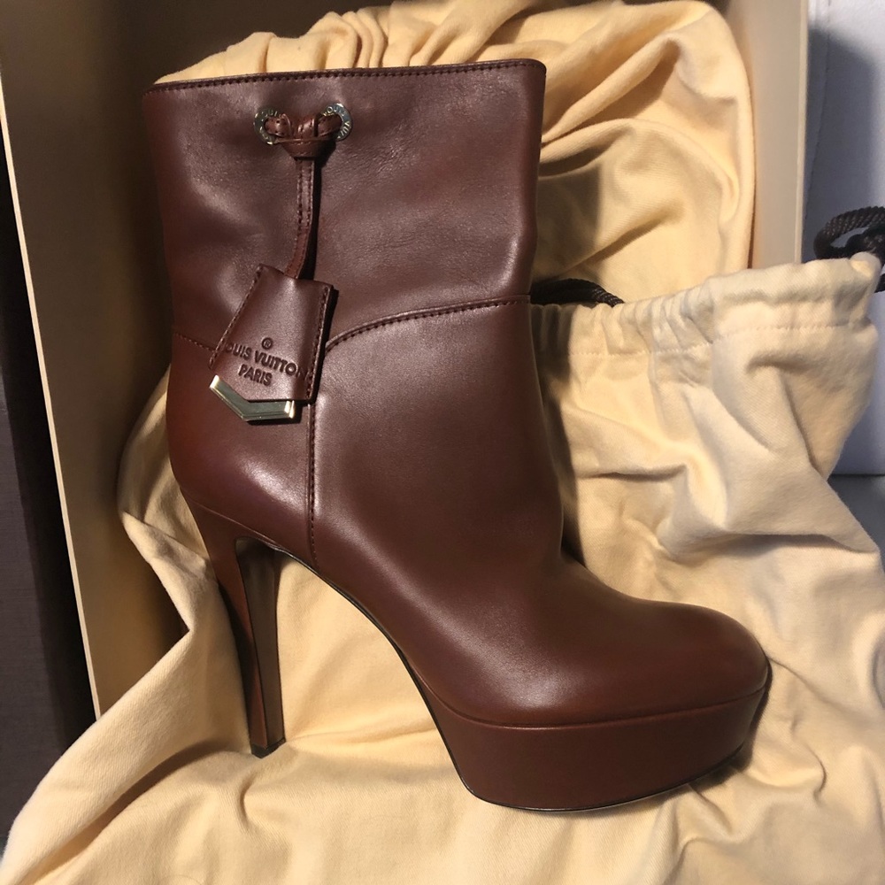 Brand new Authentic LV boots - Picture 9 of 12